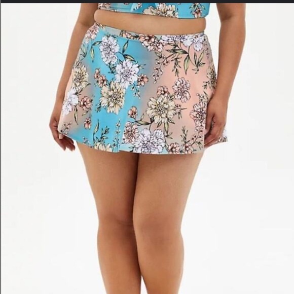 Torrid High Rise Long Skater Swim Skirt SZ 2 (18-20) - Picture 1 of 16